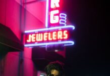 Welke aspecten zijn belangrijk om rekening mee te houden als je de waarde van een auto schat?