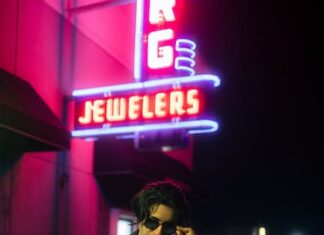 Welke aspecten zijn belangrijk om rekening mee te houden als je de waarde van een auto schat?