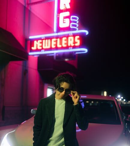 Welke aspecten zijn belangrijk om rekening mee te houden als je de waarde van een auto schat?