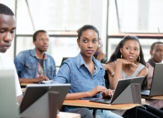 Hoe is de navo verbonden met de landen van europa?